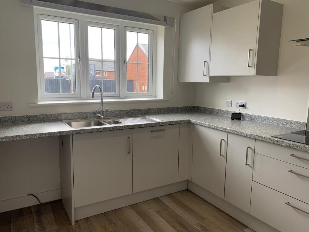 Kitchen a.jpg