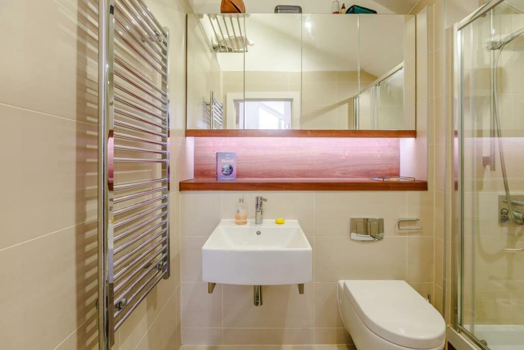 8381916-interior18-800.jpg