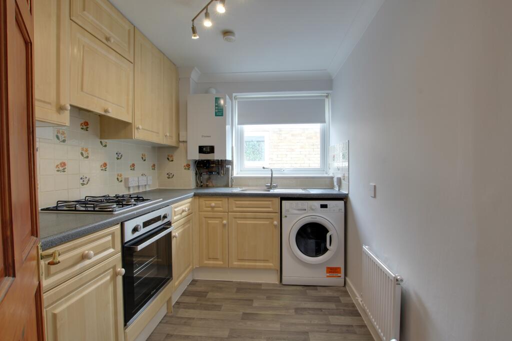 3 KITCHEN.jpg