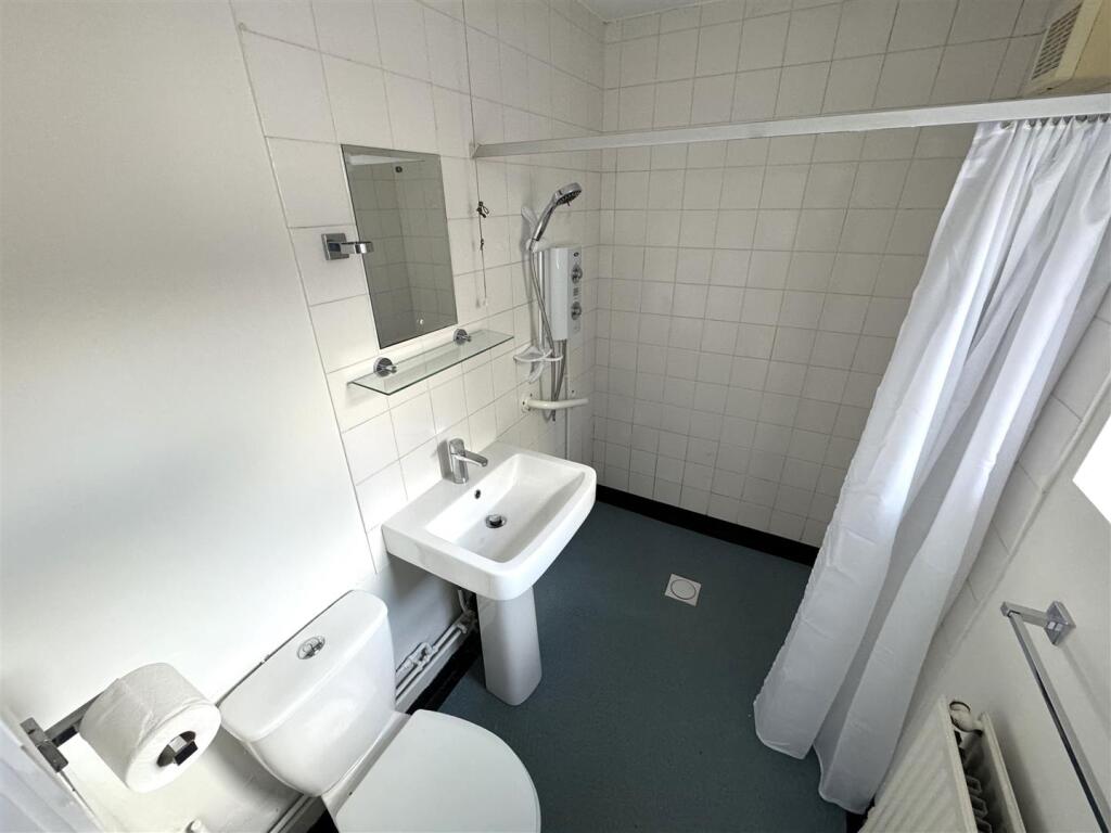 GROUND FLOOR SHOWER ROOM