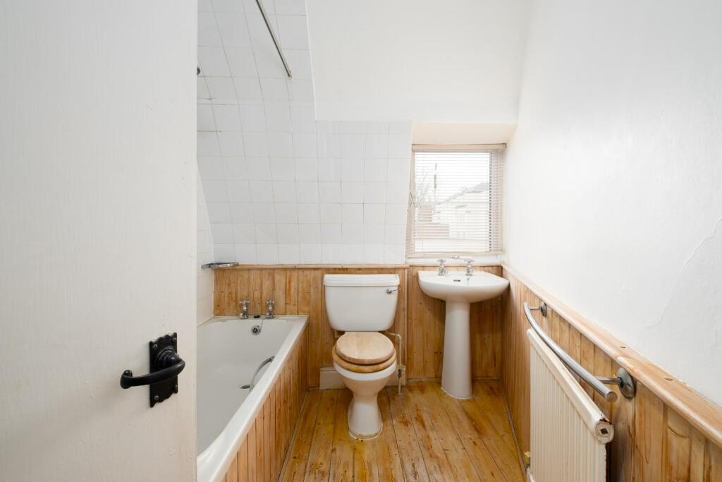 Flat 4, 5 Berkeley Crescent, BS8--5.jpg