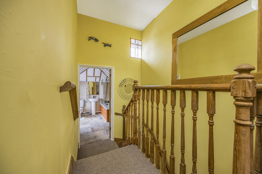 33 Gladstone Road...