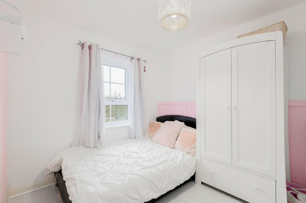 8 Rose Whittle Av...