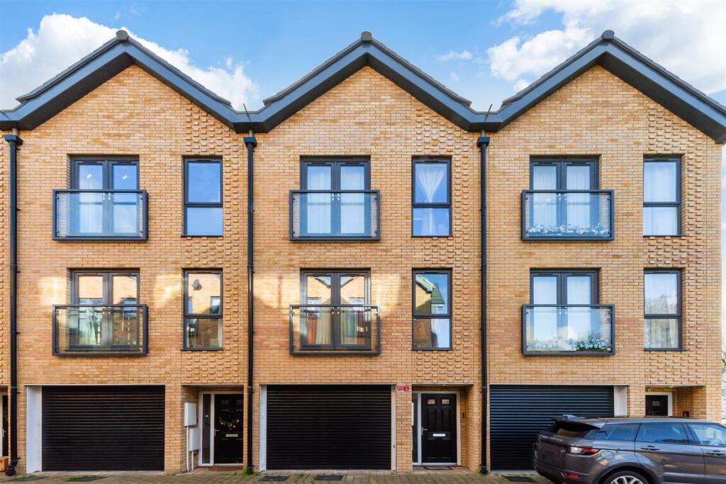 Daffodil Close, Mitcham Junction
