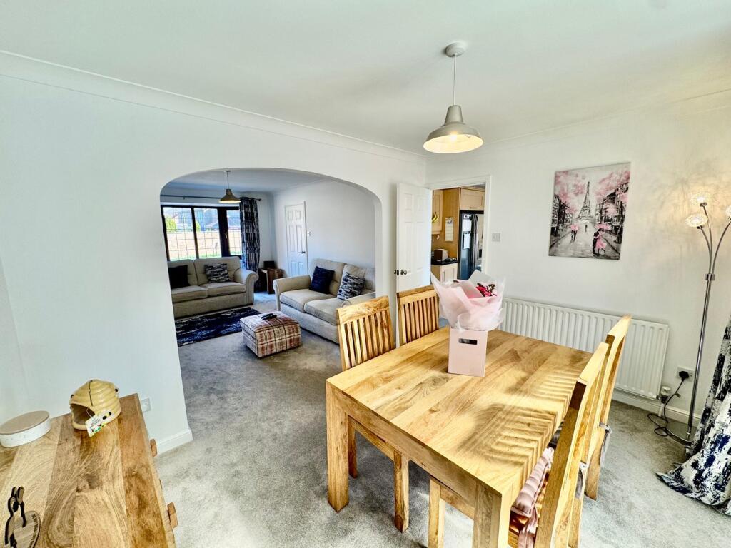 Dining Area &amp; Arch