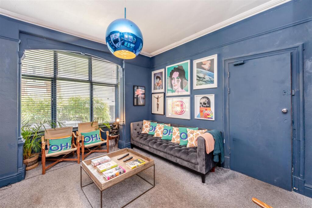 8652399-interior16.jpg