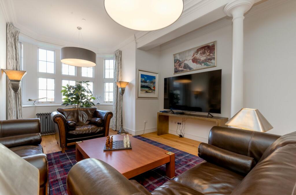 Living Room/Kitchen