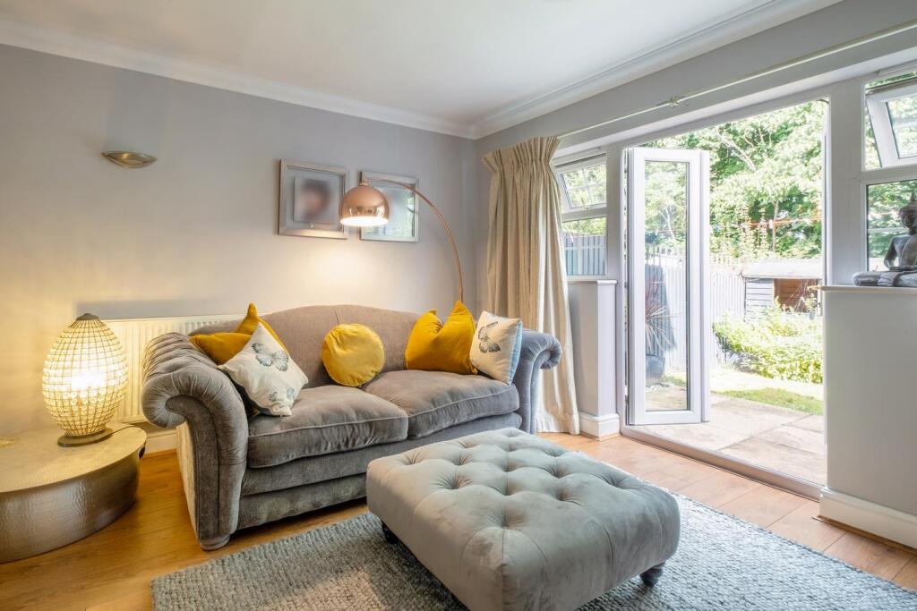 53 Cobb Close-15.JPG