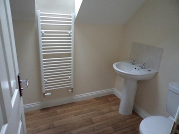 8TheBullCourtyardBathroom