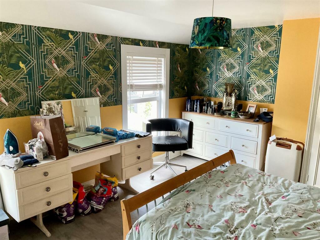 bed1.jpg