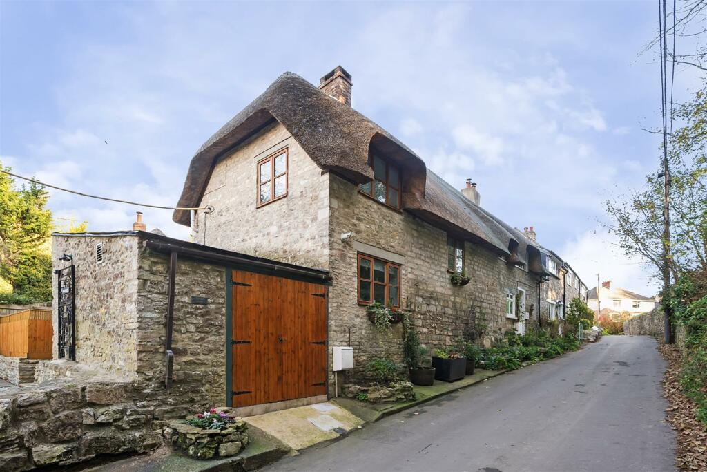 Rear Elevation to Road