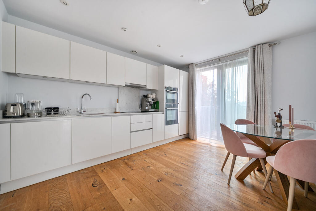 Kitchen/Dining Area