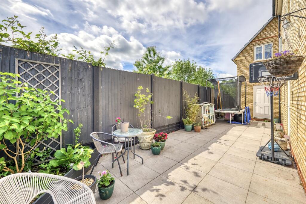 -24 WIllmot Rd Rushden-10_HDR-28.jpg