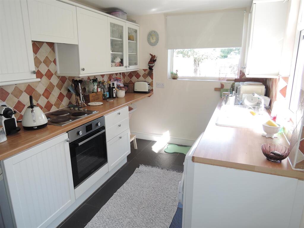 Kitchen: