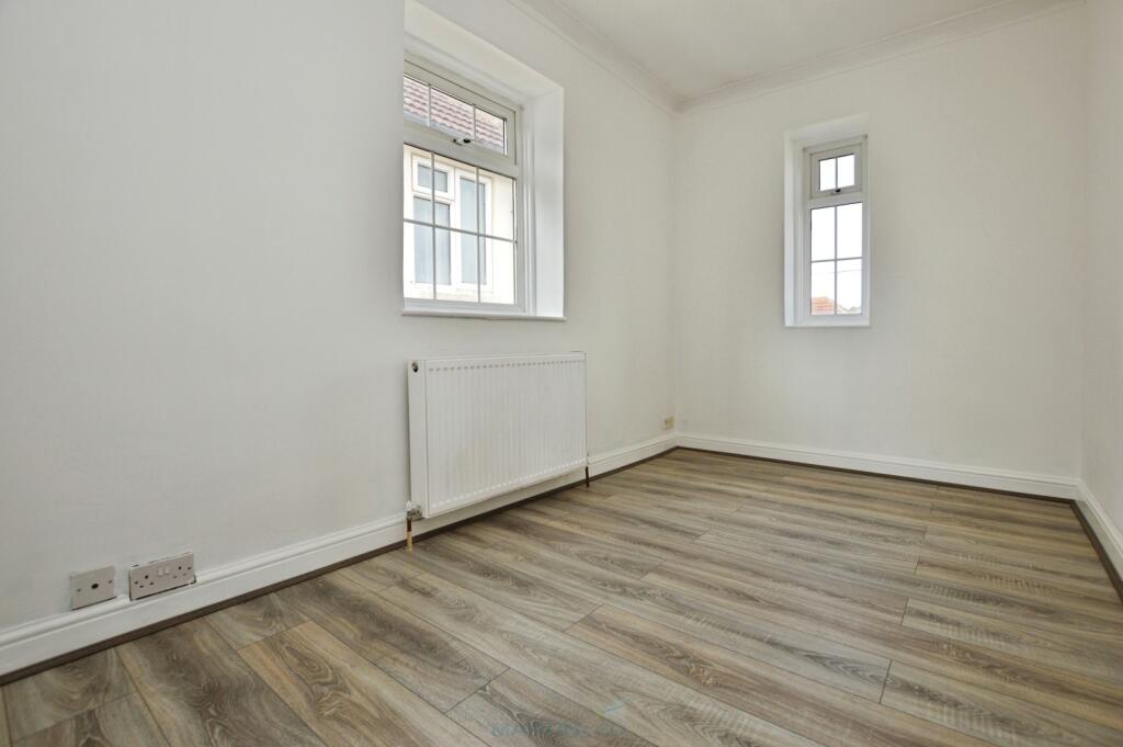 pbox-bedroom-328429.JPG