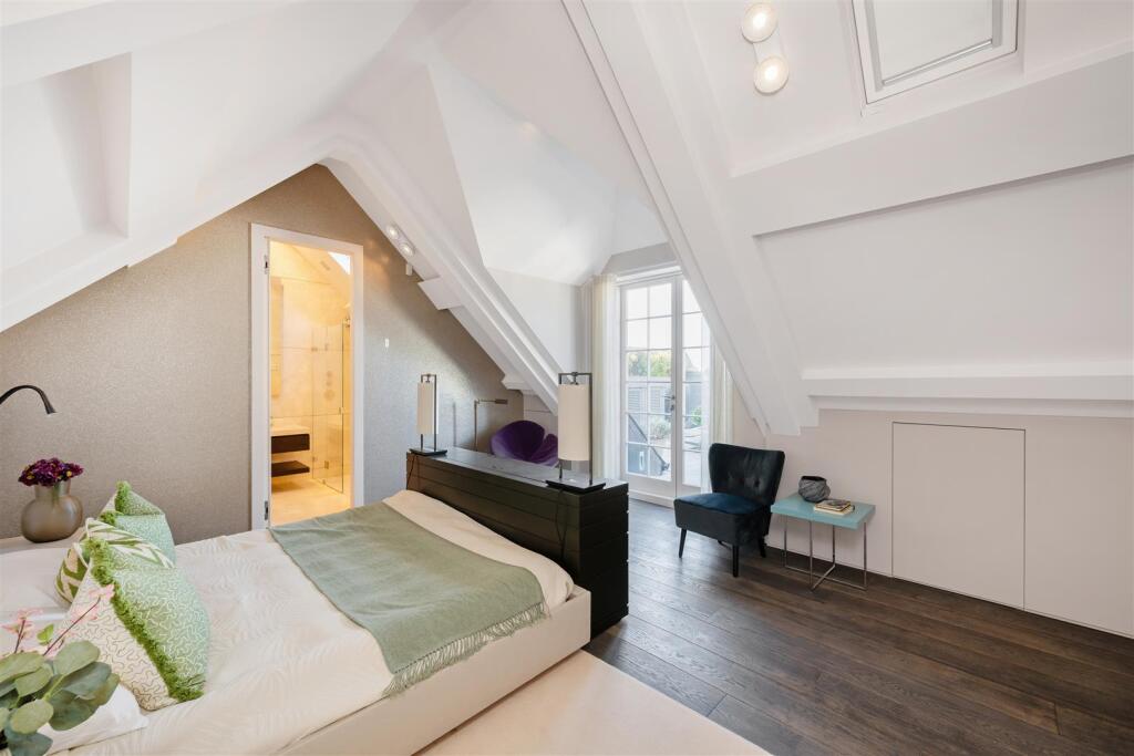 Flat A, 54 Cadogan Square Hi-24.jpg