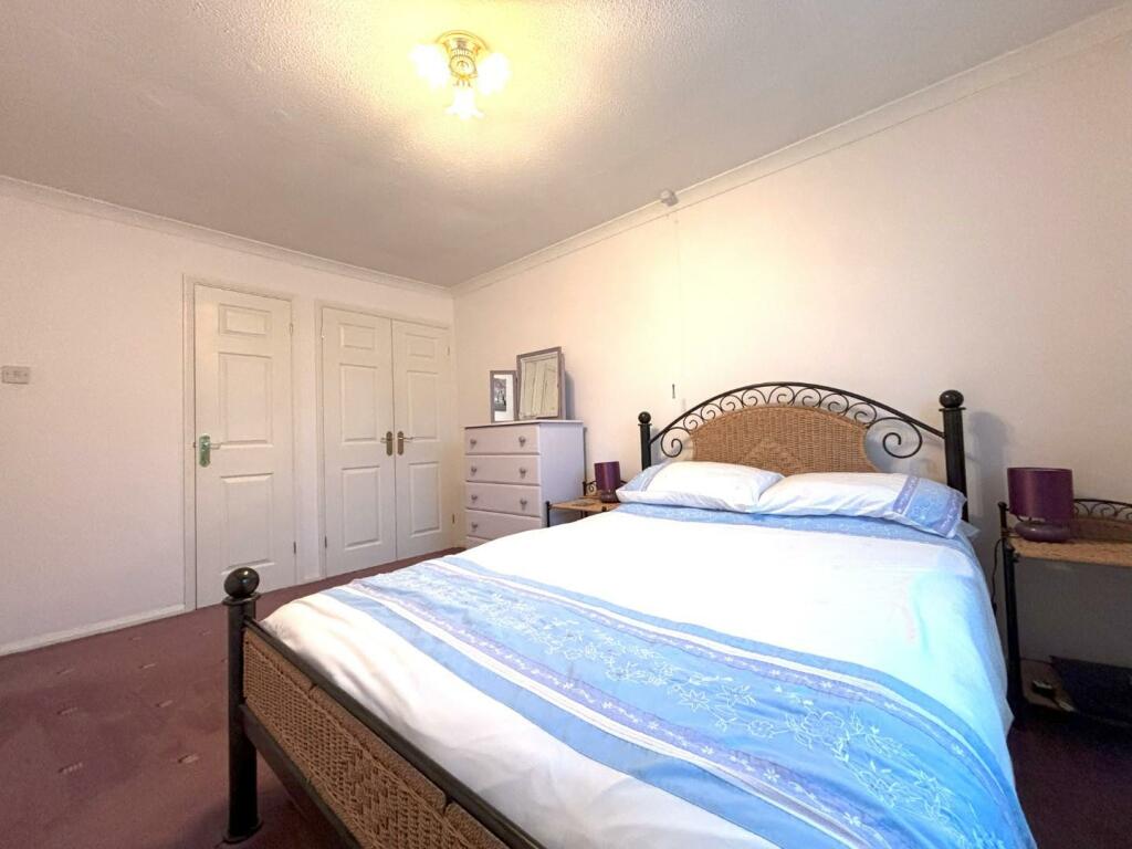 Bed 2.jpg