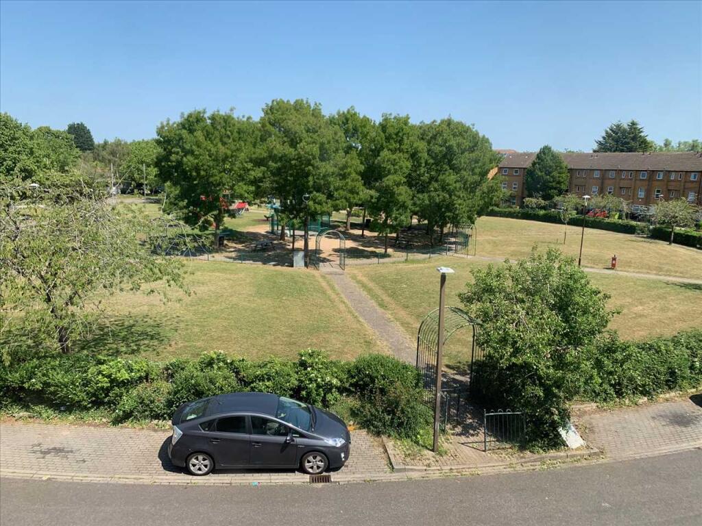 VIEWS OVER GREEN