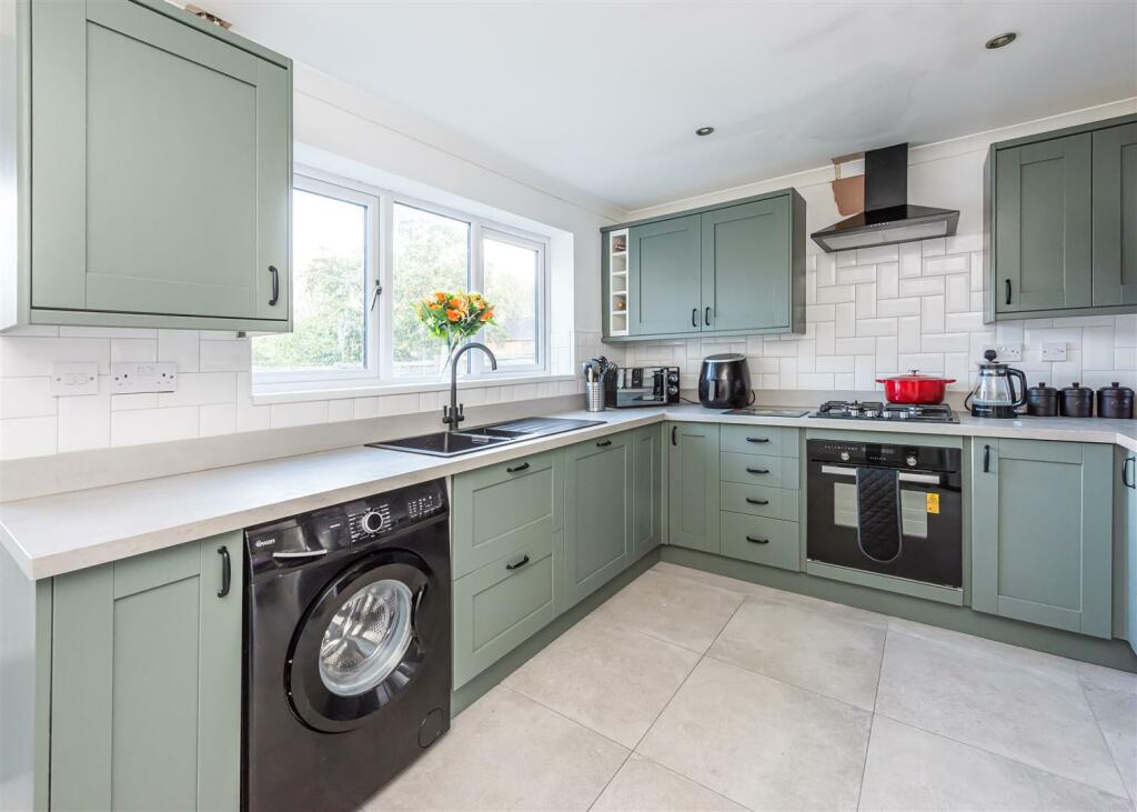 37 The Longlands-kitchen SEP24.jpg