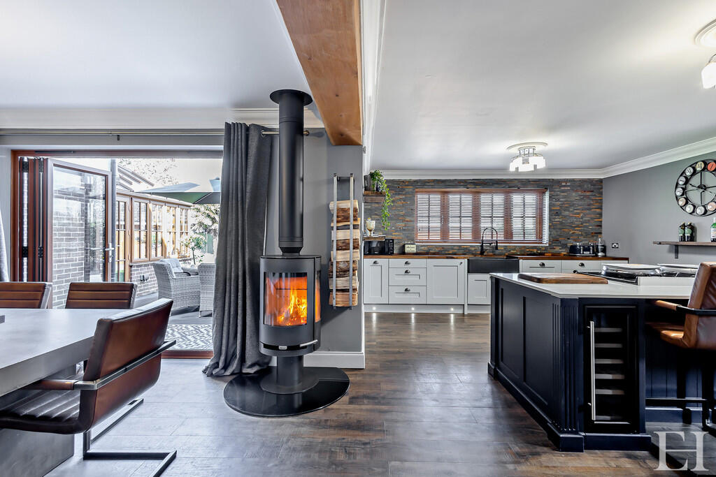 8643451-interiorW...