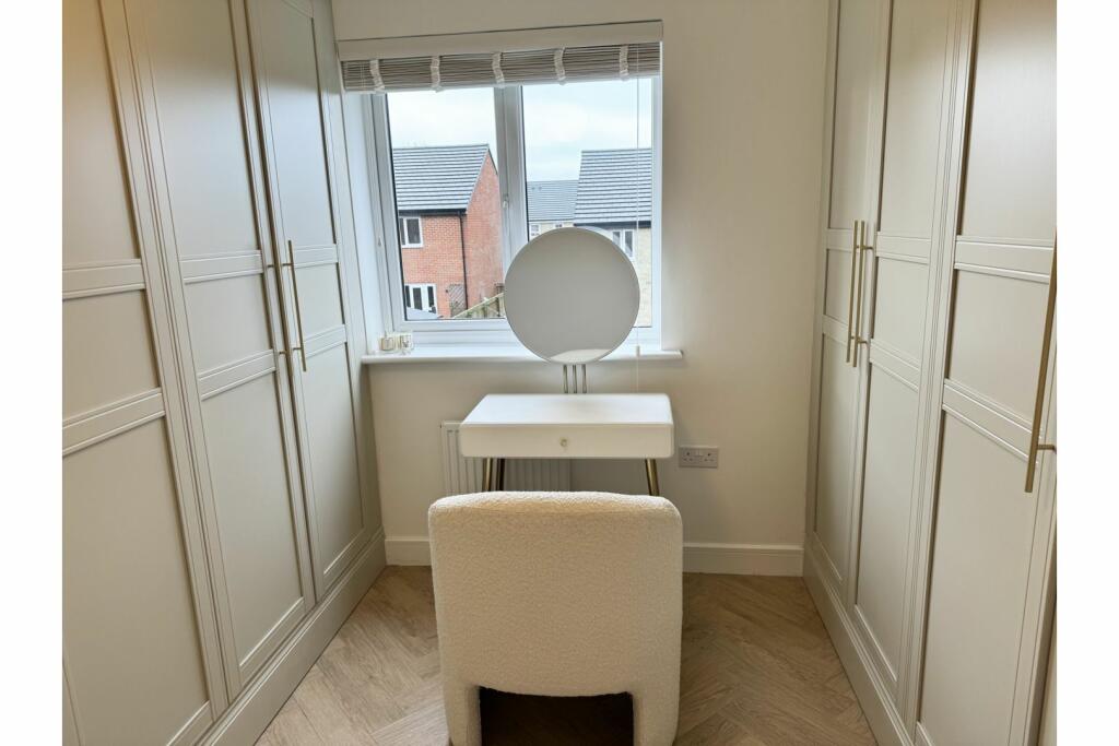 Dressing Room/ Bed 2