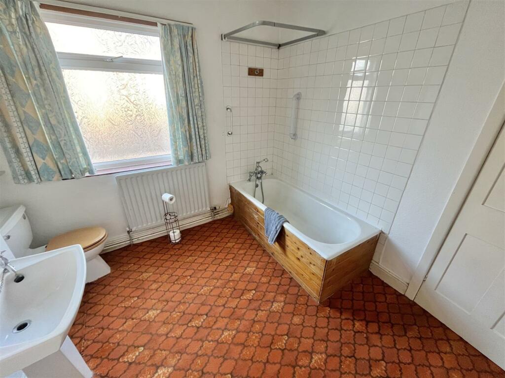 Bathroom Aspect 2