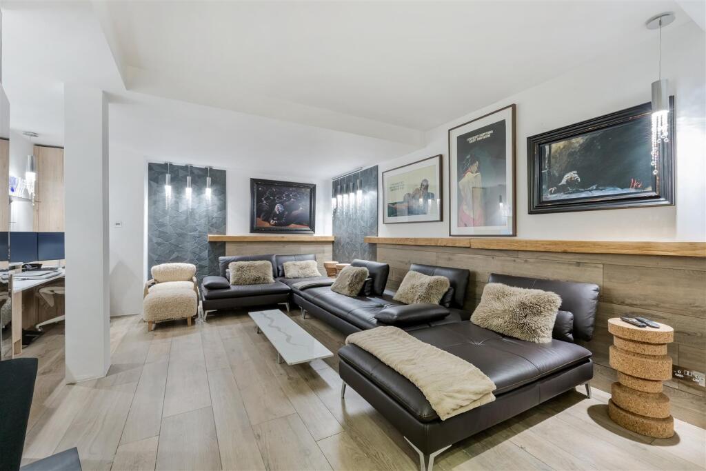 LADBROKE ROAD (18).jpg