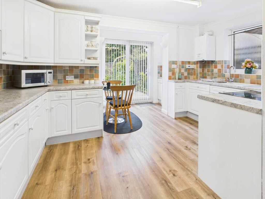 CAM02545G0-PR0483-STILL005