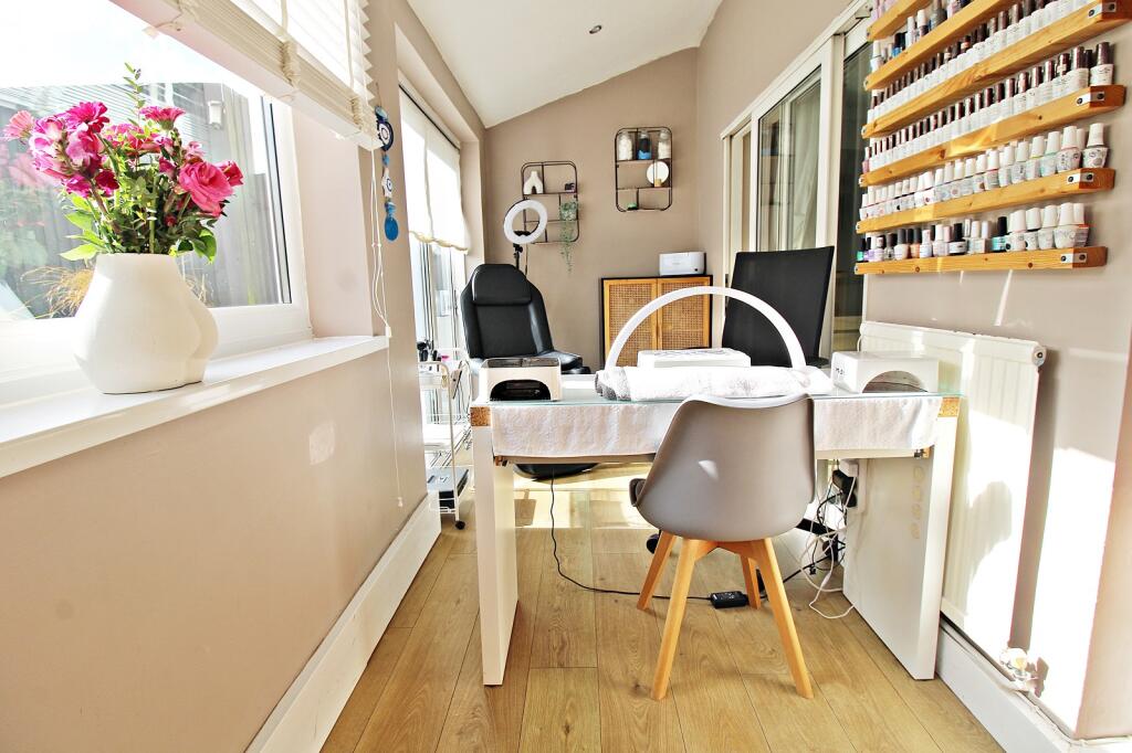 Sun Room/Dining Area