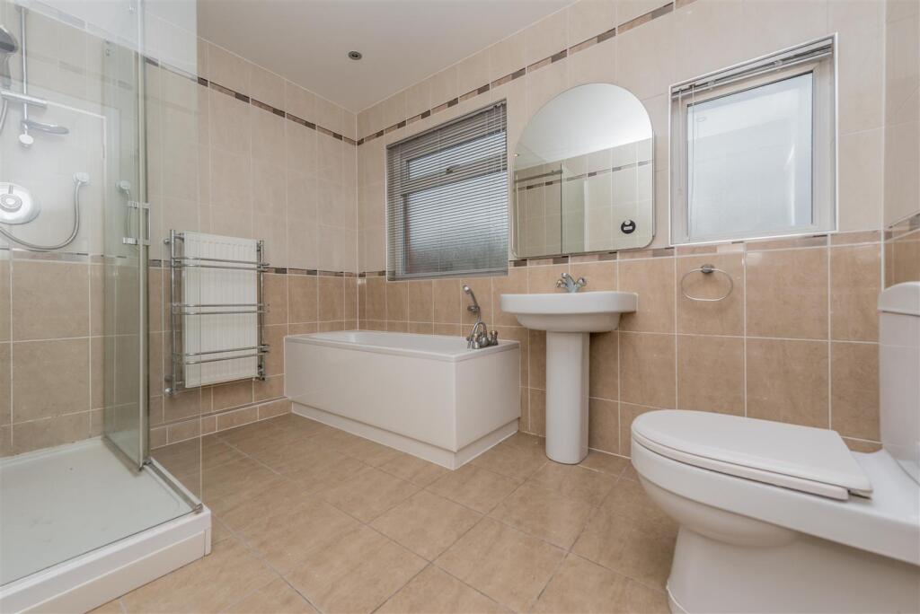 Bathroom / WC: