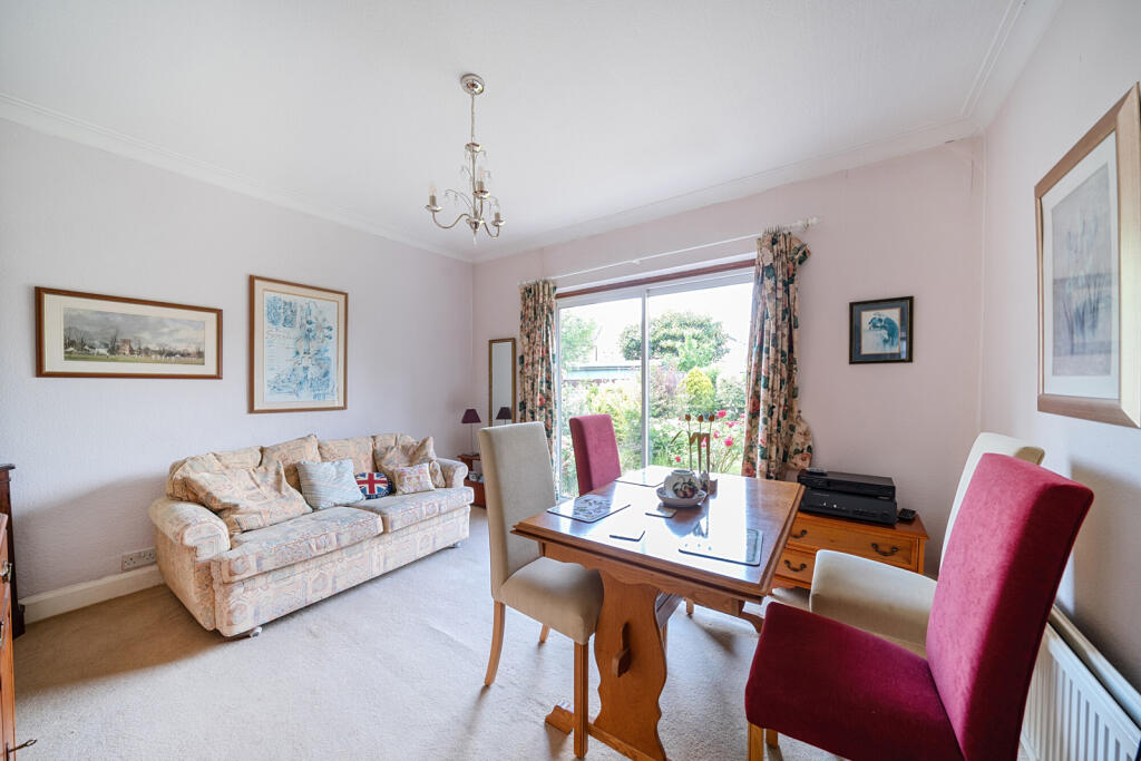 1299683-5-68308a9...