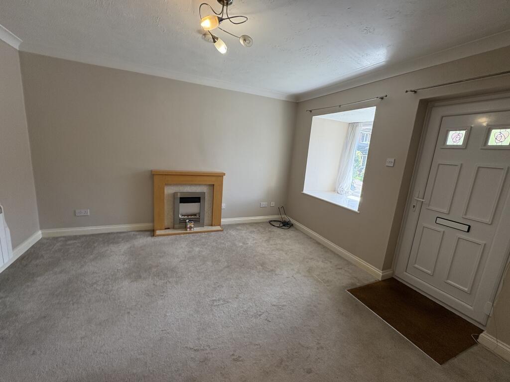 4 Pavilion Court living room .jpeg