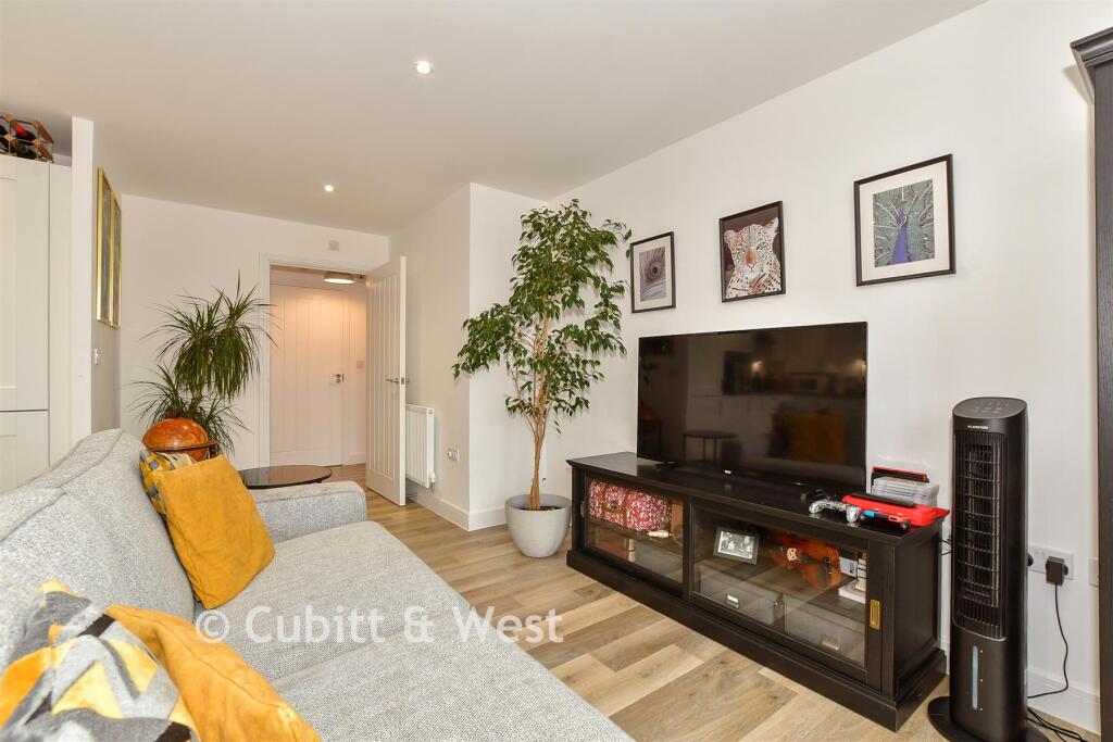 Lounge/Kitchen