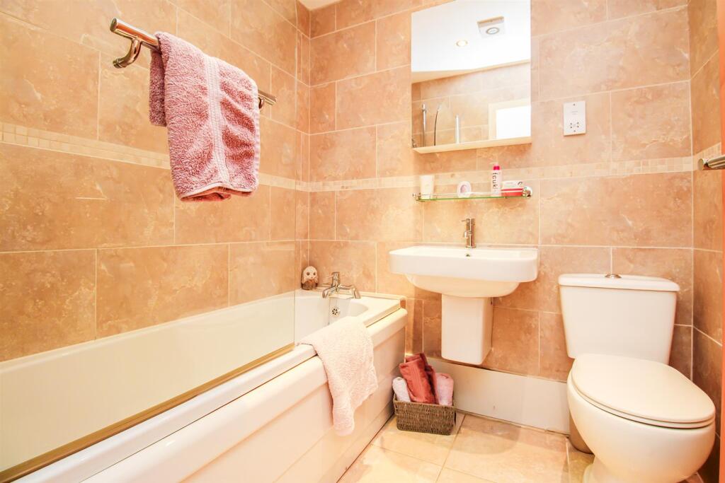 EN SUITE BATHROOM/W.C.