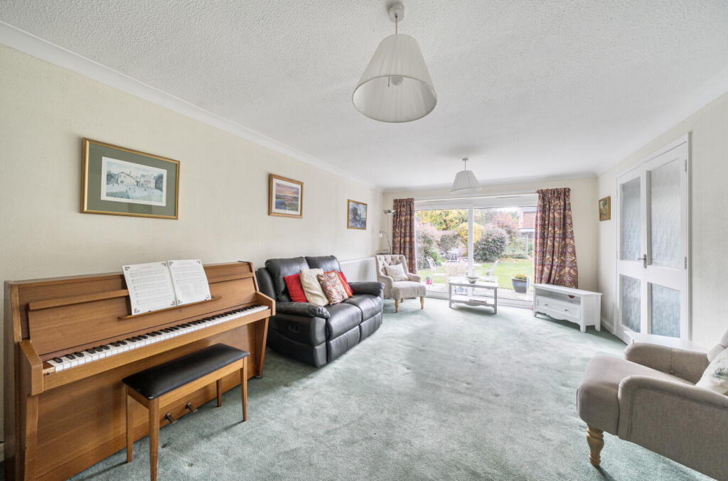 1370765-8-68f7a10...