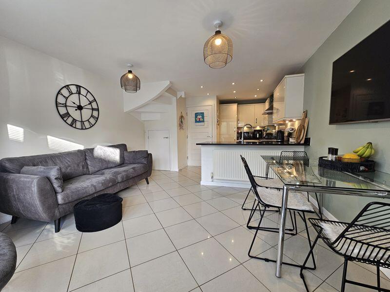 Open Plan Family Room &amp; Kitchen