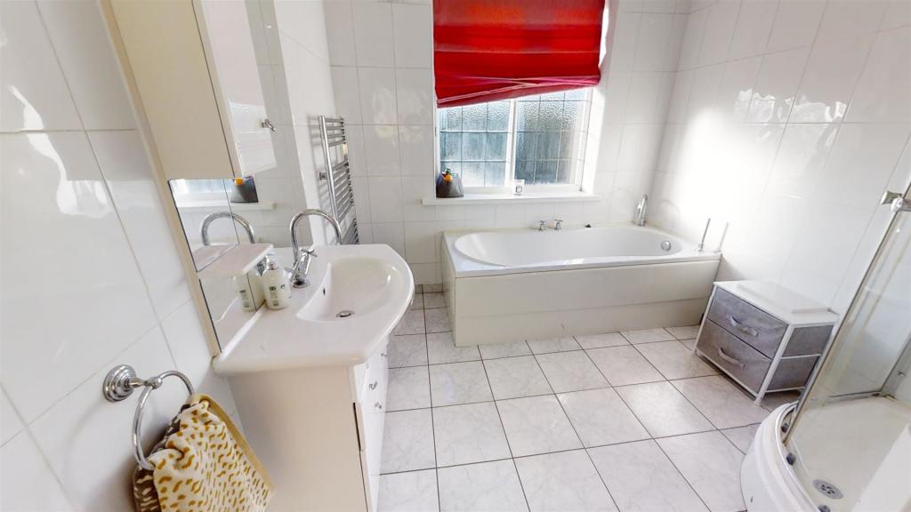 family bathroom.jpg