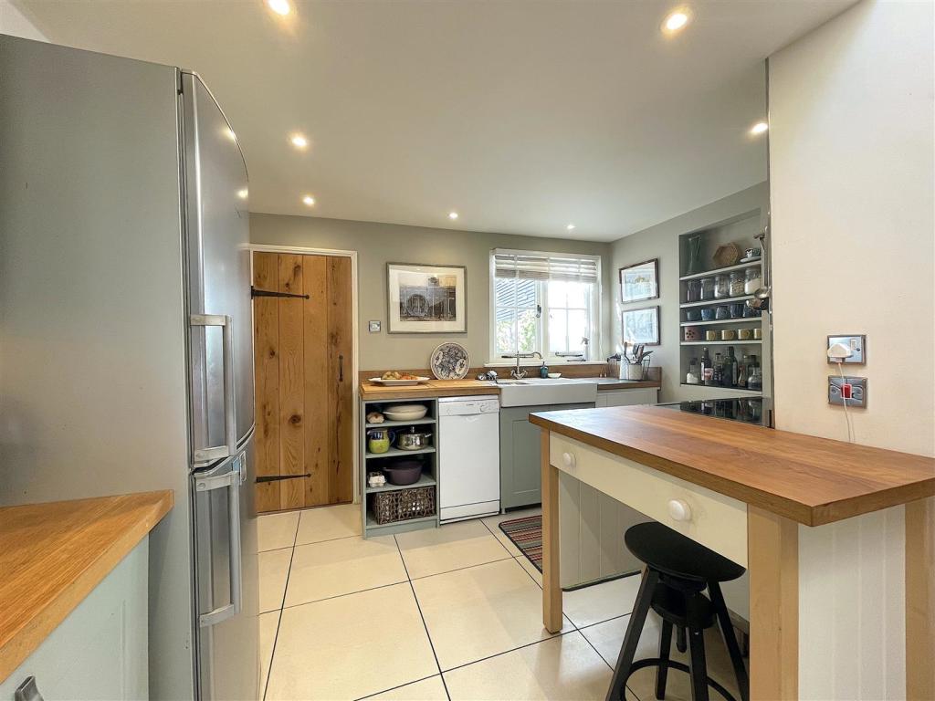 Kitchen (2).jpeg