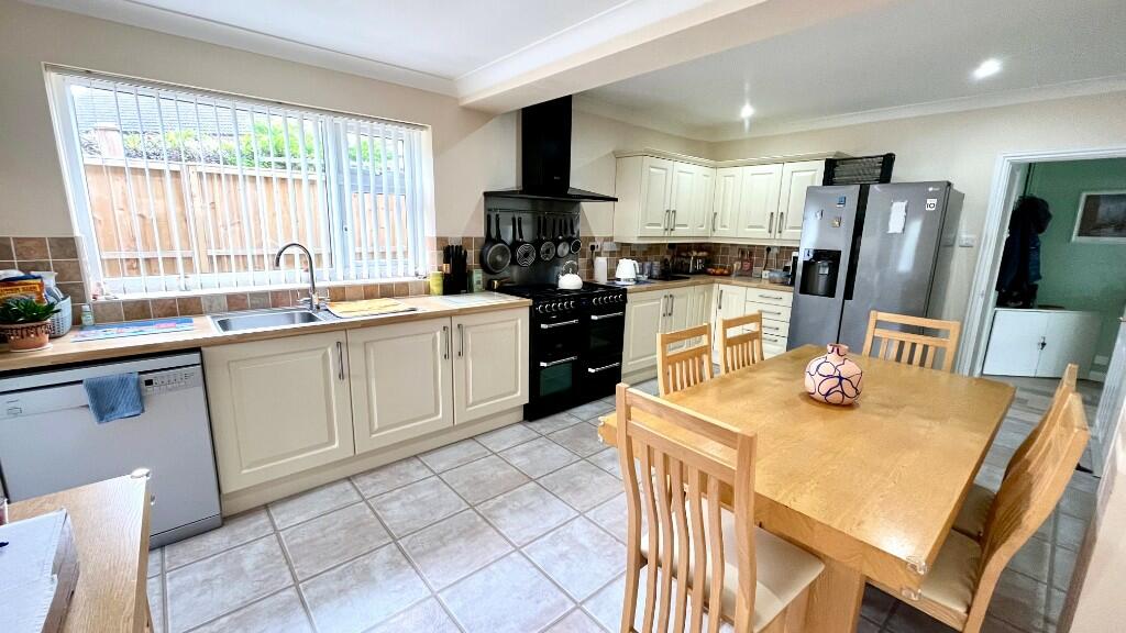 Fitted Kitchen/Diner