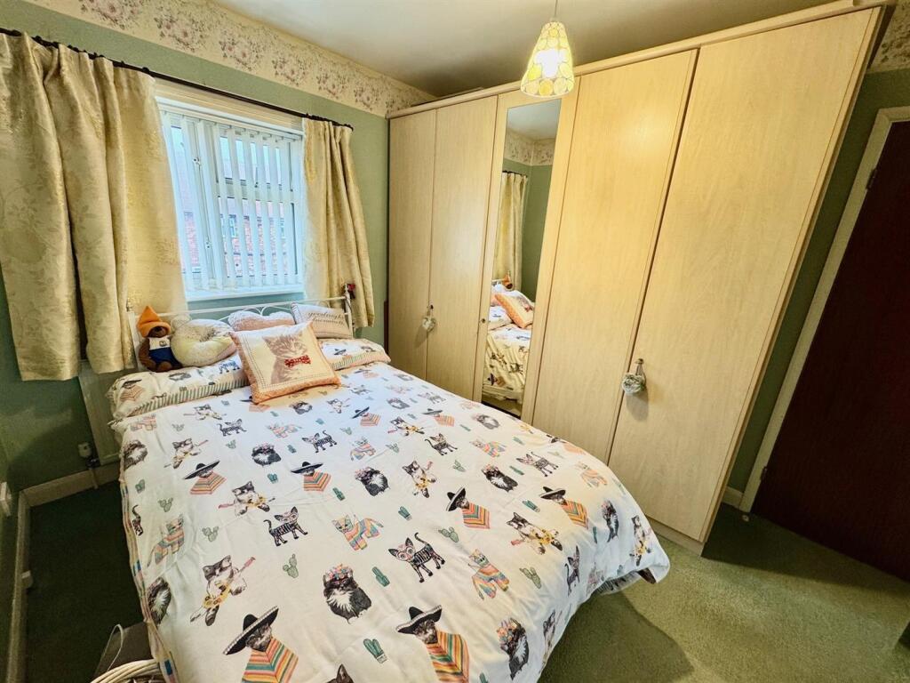 Bedroom 2b.jpg