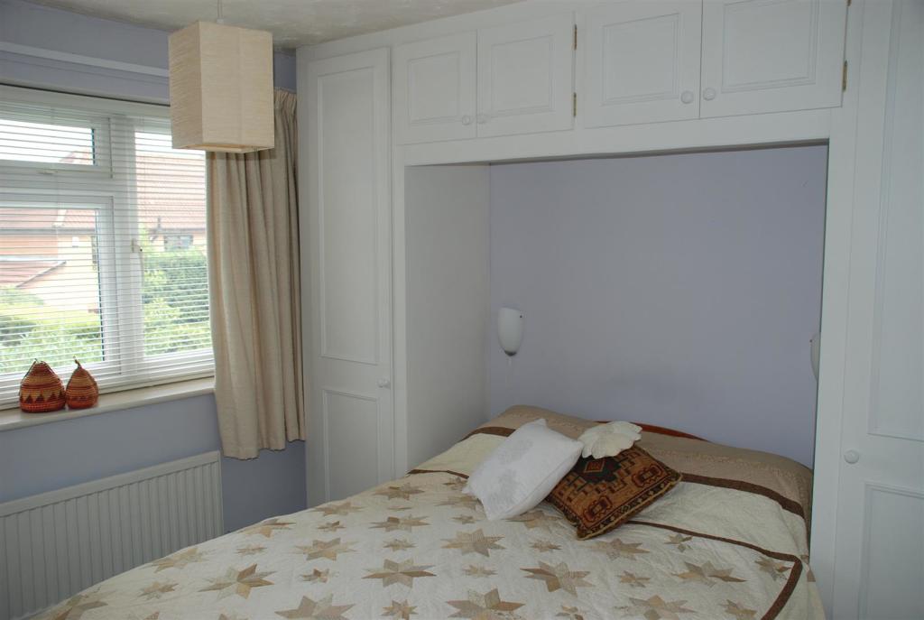 bedside overhead cupboards.jpg