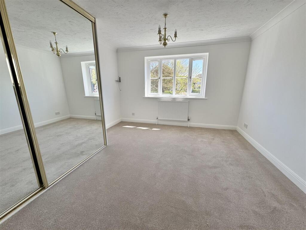 MAIN BEDROOM