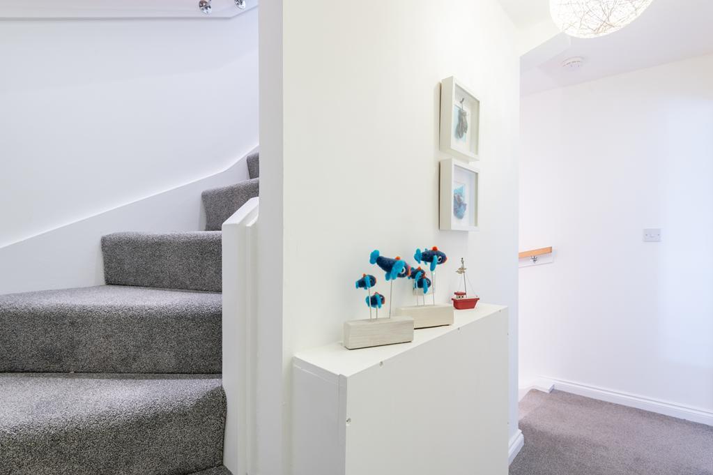 FIRST FLOOR LANDING