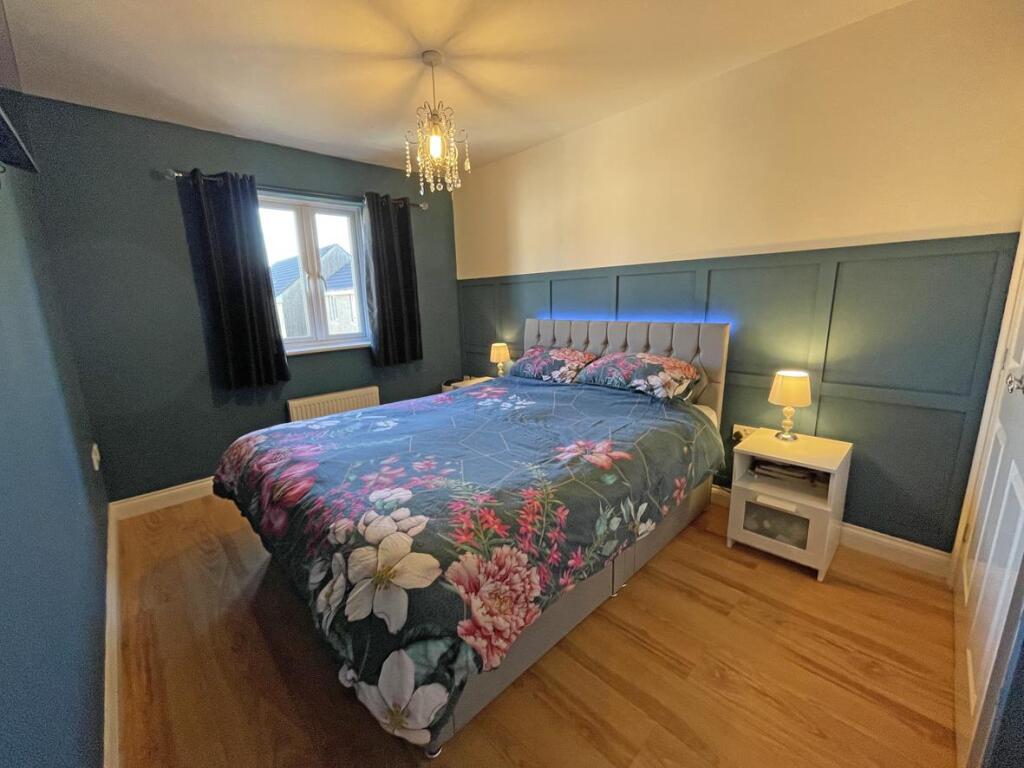 Lady Fern Road 35 - Bed 1.jpg