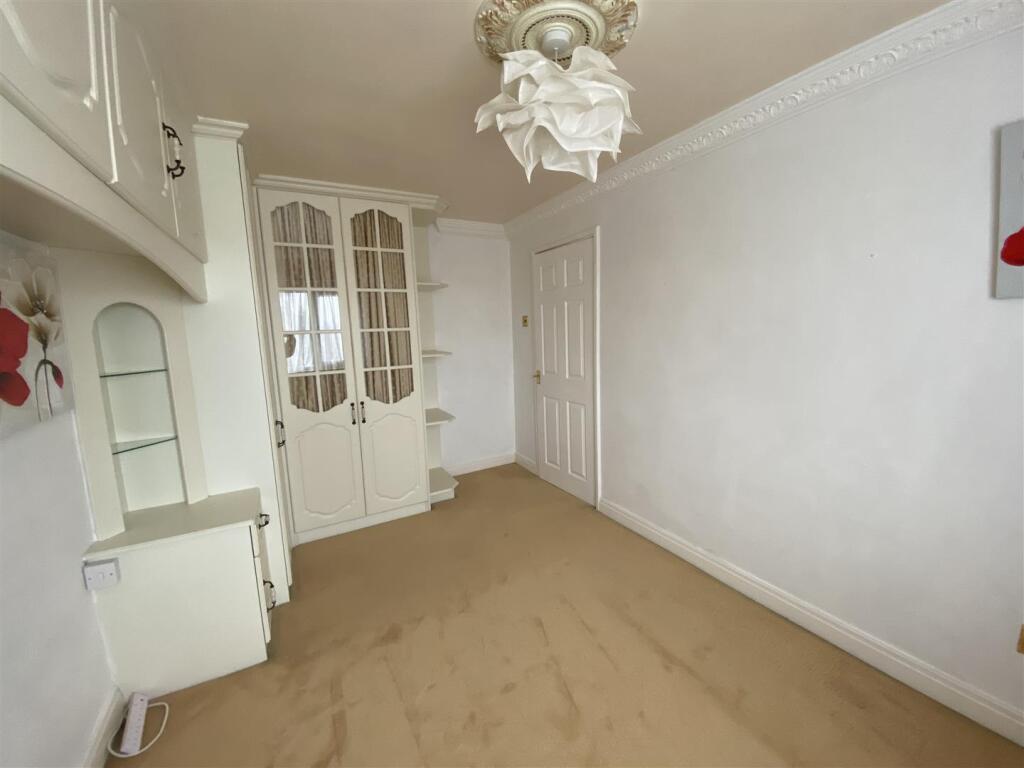 Bedroom no.1 rear double: