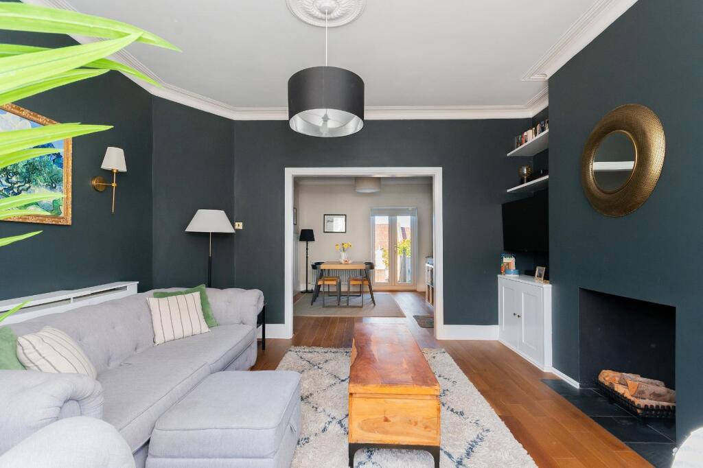 1W4R2BN - Living Room B.jpg