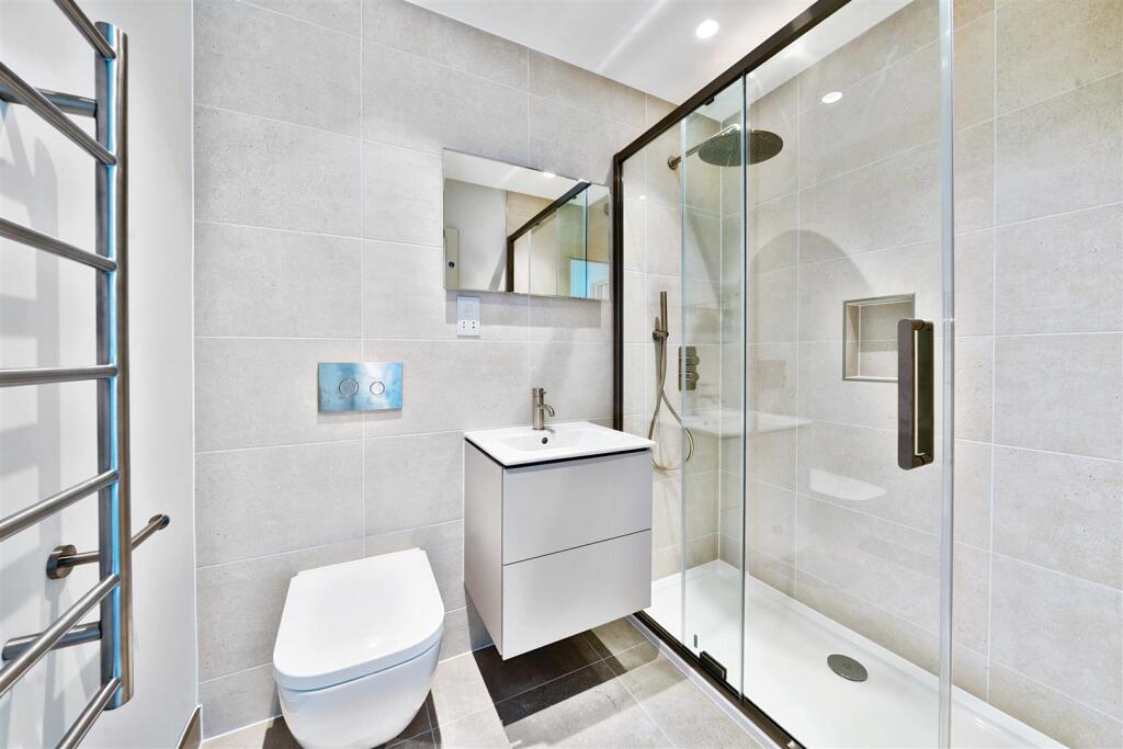 Shower Room En-Suite