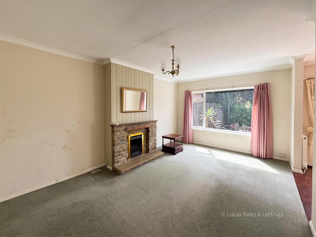 14 Westhill Cl Kettering-04.jpg