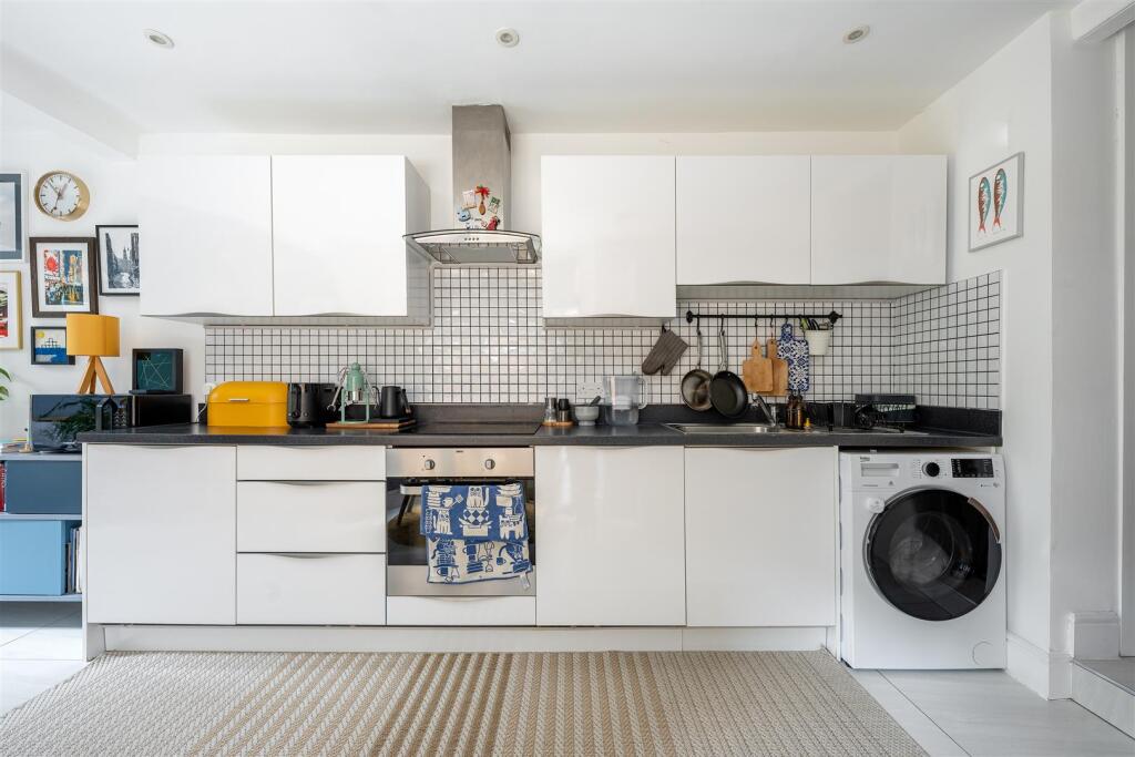 Spruce Hills Road, E17