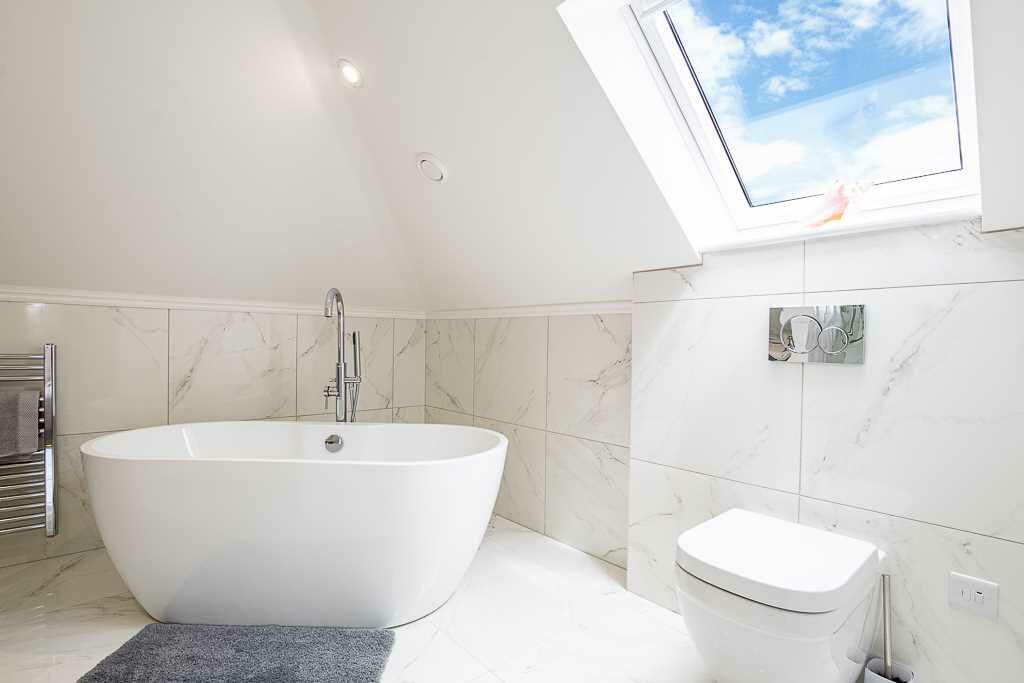 EN-SUITE BATHROOM